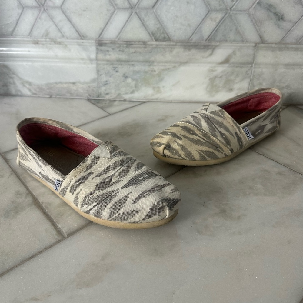 Size 7.5 Toms Grey Ikat Sneakers